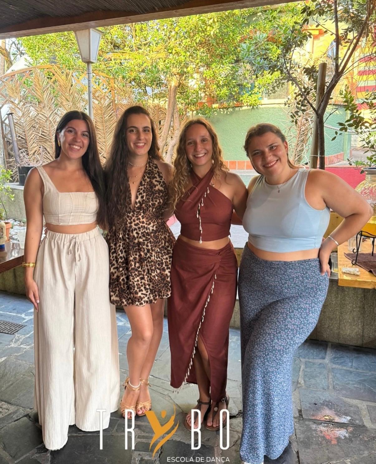 Grupo de amigas num encontro Trybo